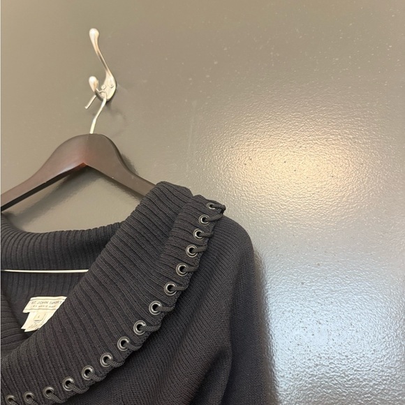 St. John Sport L very good vintage condition Black V-Neck Sweater Elegant Knit - Picture 2 of 16